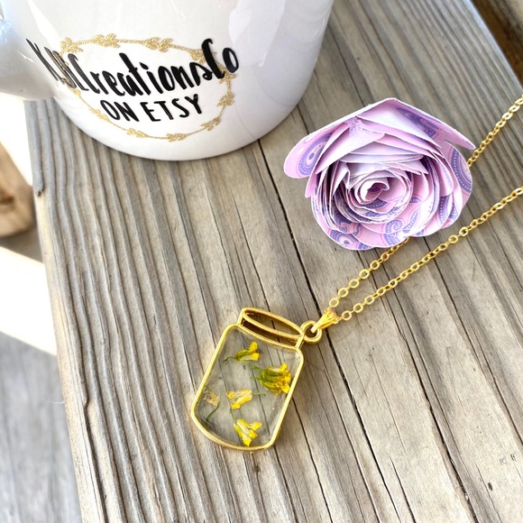 Real Dried Flower Mason Jar Necklace- BEAUTIFUL! - Picture 2 of 6